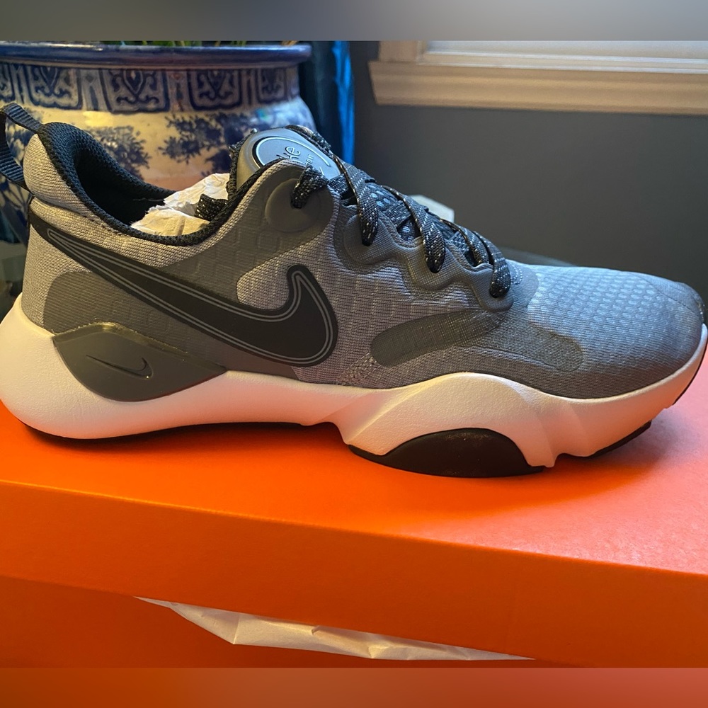 GREY NIKE UNISEX - BRAND NEWS -